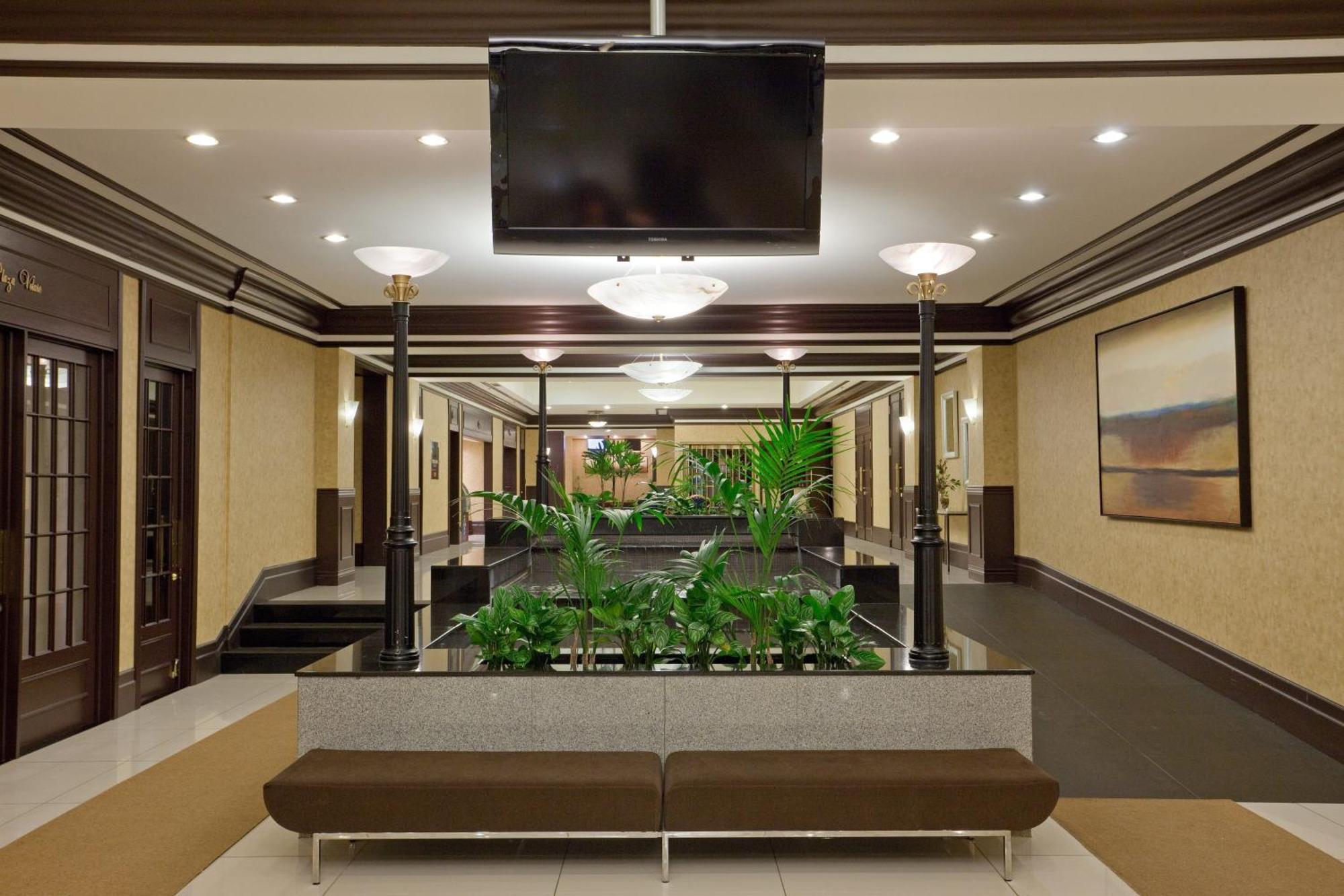 Armon Plaza Montreal Airpt, Trademark Collection By Wyndham — Photos 2